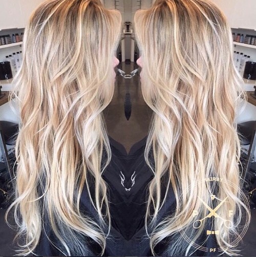 long wavy blonde hairstyle for thin hair