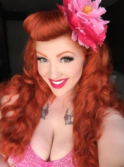 Macintosh HD:Users:brittanyloeffler:Downloads:Pin Up Hairstyles:16-red-wavy-hairstyle-with-pin-up-bangs.jpg