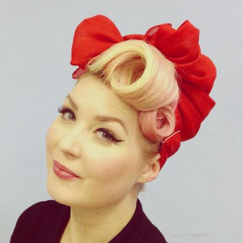 Macintosh HD:Users:brittanyloeffler:Downloads:Pin Up Hairstyles:24-pin-up-updo-with-a-modern-update-1.jpg
