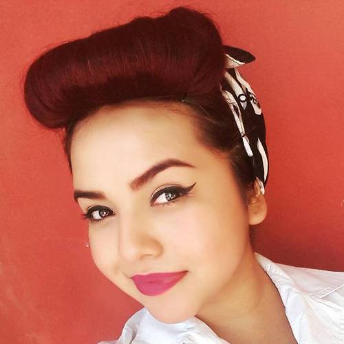 Macintosh HD:Users:brittanyloeffler:Downloads:Pin Up Hairstyles:37-brunette-pin-up-hairstyle-with-a-scarf.jpg
